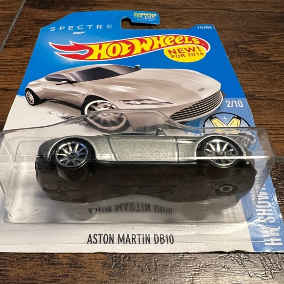 Hot Wheels Bundle Set 007 Spectre Card, 2017 Ford GT 50 Edition - Picture 3 of 6